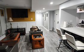 Luxury 2-Bedrooms Unit With Wifi, Ldr & Parking.